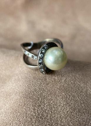 Срібна чернена каблучка з перлиною та ііанітами.