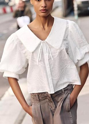 Блузка с выложенным воротником