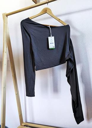 Лонгслив с одним рукавом и шлейфом