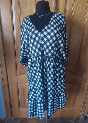 Платье в черно-белую клетку по низу оборка отрезанная талия большой размер натуральная ткань