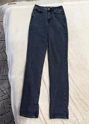 Сірі джинси моми