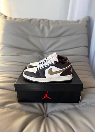 Nike air jordan 1 low shadow brown mocha.