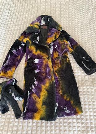 Стильна шубка -пальто