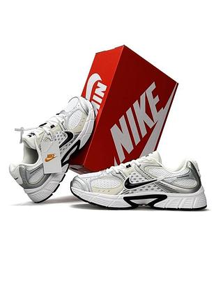 Жіночі кросівки nike v5 rnr white metallic beige