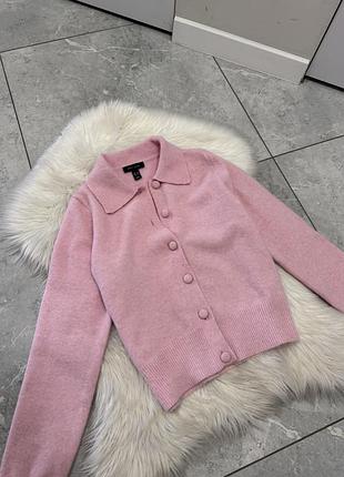 Рожевий светр з ґудзиками
