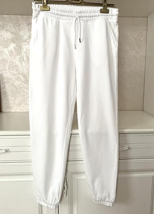 Білі спортивні штани