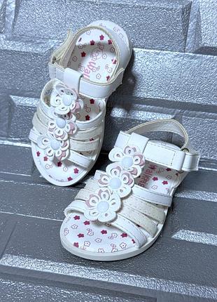 Сандалі босоніжки дитячі 22 розмір (13,5 см устілька) walkright білі для дівчинки дитяче взуття на літо