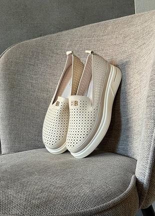 Лофери жіночі бежеві з натуральної шкіри осінні весняні літні