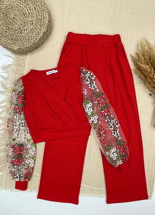 Костюм святковий на дівчинку