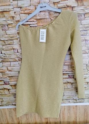 Красивое платье с одним рукавом открытое плечо