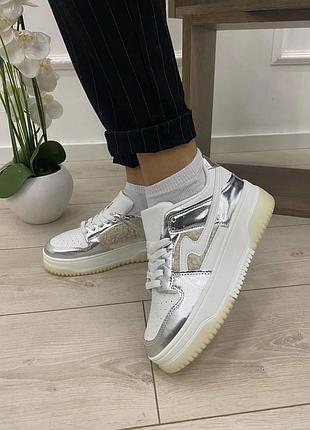 Нові стильні кросівки 39 та 40 р 450 грн