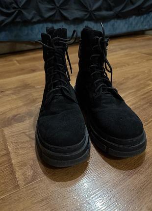 Черевики замшеві на  флісі молніі високі на мощній підошві платформі  чорні весна демі loretta 39 (25 см ) стан ідеальний