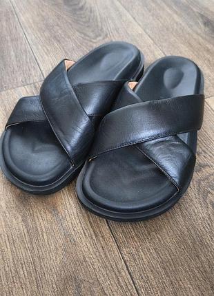 Жіночі шкіряні шльопанці 40р