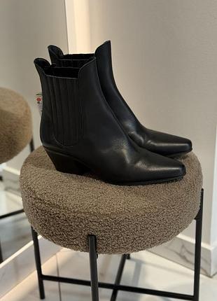 Шкіряні казаки zara
