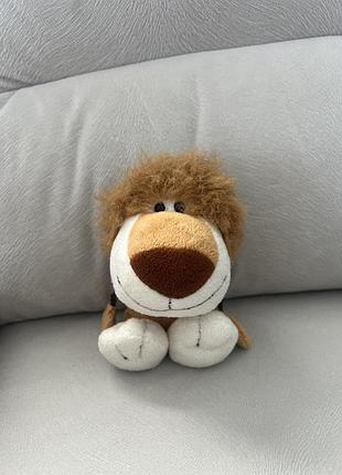 Мʼяка іграшка лев