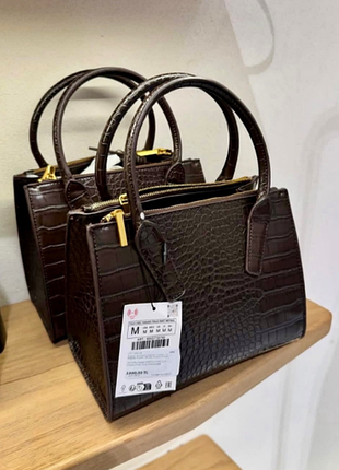 Небольшая шоколадная сумка zara