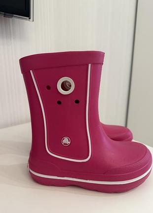 Продам в ідеальному стані чоботи для дівчинки crocs , розмір j2