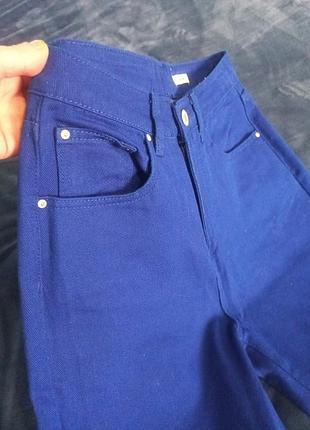 Крутезні моми .розмір 34.колір насичений(на останньому фото) електрик.на весну -топчик!
за замірами- звертайтесь