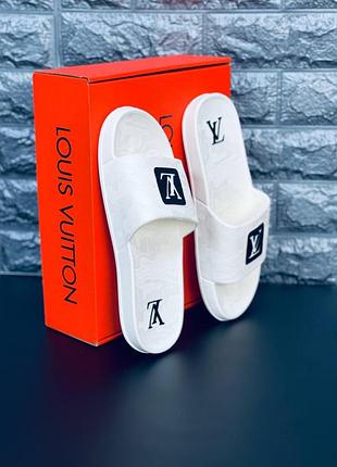 Louis vuitton мужские шлепанцы белые / эхо вытон мужественные белые шлепанцы/ в последнем размере 41