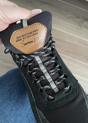 Чорні демисезонні кросівки від skechers. стильний вибір для міських прогулянок. устілка 24 см б/в в гарному стані.