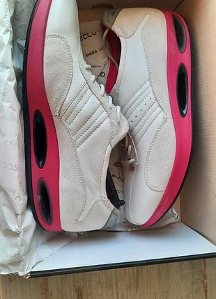 Кросівки білі шкіряні ecco