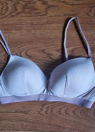 Бюстгальтер в рубчик с мягкими чашечками