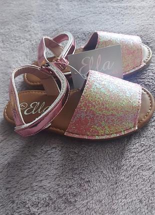 Босоніжки на дівчинку 2