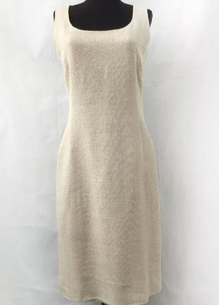 Элегантное светлое платье akris