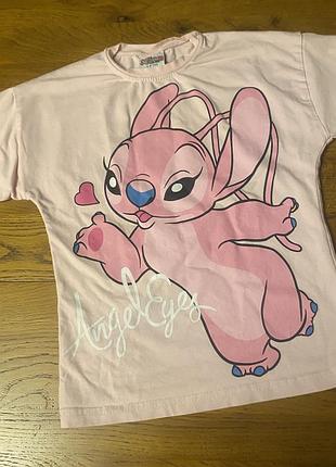 Рожева дитяча футболка із зображенням персонажа енджел (angel/експеримент 624) з мультфільму disney «ліло і стіч».