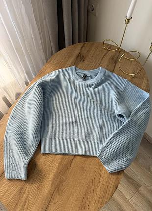 Вкорочений жіночий светер