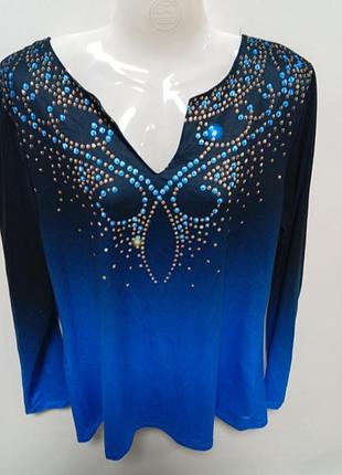 Блуза.
яркий синій колір