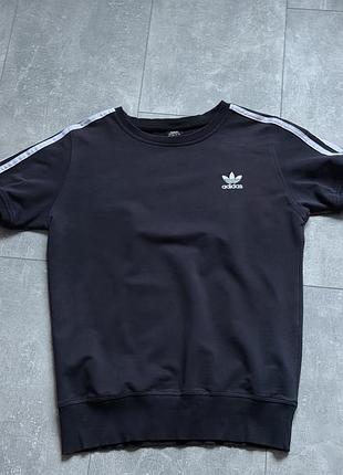 Футболка адідас, не орігінал!!!!