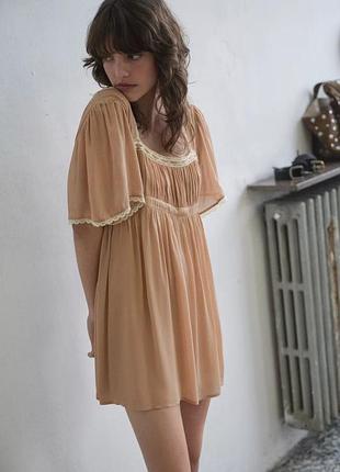 Комбинированное кружевное платье