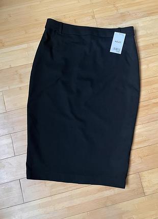 Чорна спідниця-олівець