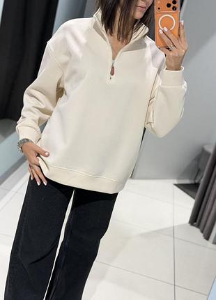 Базовий світшот на блискавці.