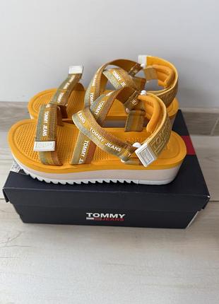 Босоніжки tommy 38 розмір нові