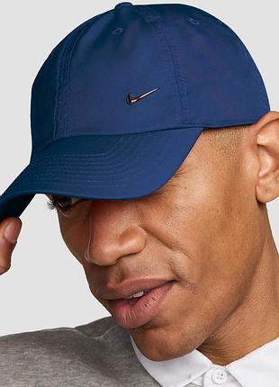 Унисекс кепка бейсболка nike dri-fit club unstructured metal swoosh blue cap