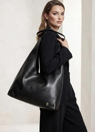 М'яка сумка-тоут victoria's secret bow tote bag зі штучної шкіри.