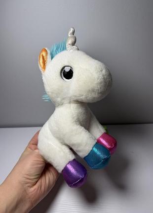 Мʼяка іграшка єдиноріжка