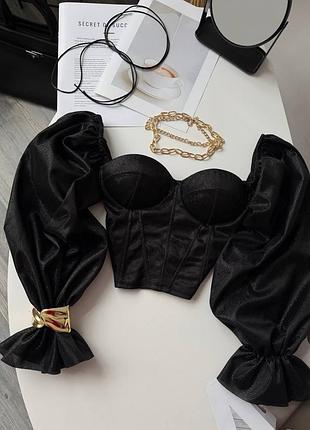 Топ з чашками бюстʼє