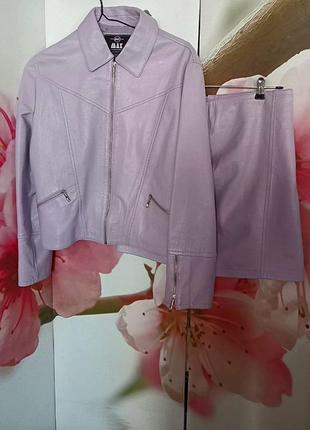 Костюм made in italy шкіряний бузково-волошкового коліру натуральна шкіра