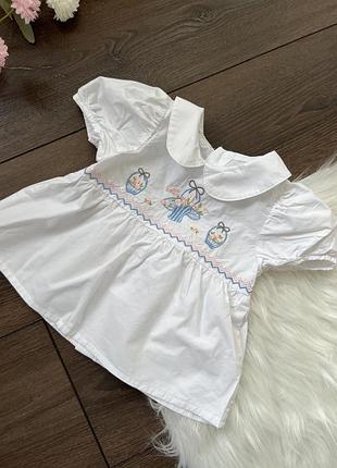 Біла блузка літня майка футболка для дівчину з білим комірцем з вишивкою квітами для дівчинки 9-12 міс 80 см