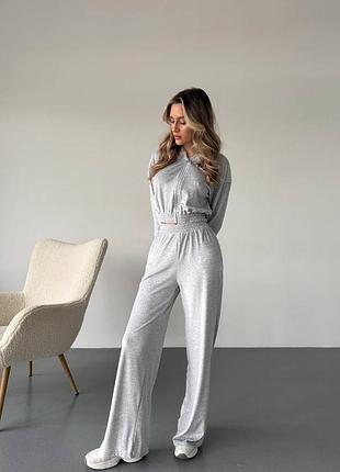 Жіночий велюровий костюм