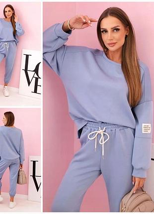 Стильний жіночий прогулянковий костюм