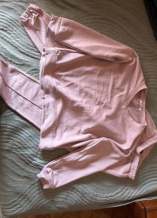 Костюм в ржевому кольорі. штани + худі, підійде від розміру s до m.