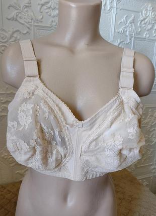 Triumph  бюстгальтер 90-100 d пришит карман под левый протез (мастэктомия)