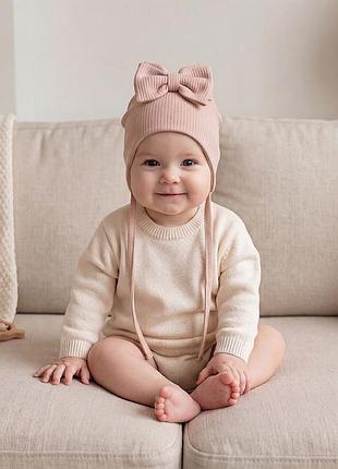 Шапка тонка для дівчинки на весну з бантиком трикотажна у рубчик