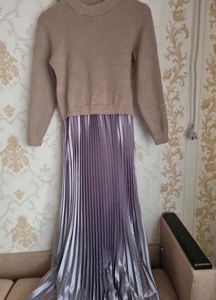 Макси платье с сатиновой юбкой плиссе