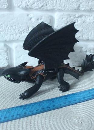 Колекційний дракон беззубик (toothless) з франшизи "як приборкати дракона" (how to train your dragon).