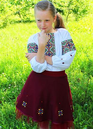Набір з вишивкою для дівчинки машинної вишивки